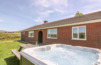 Glanyrafon Bungalow Holiday Cottage