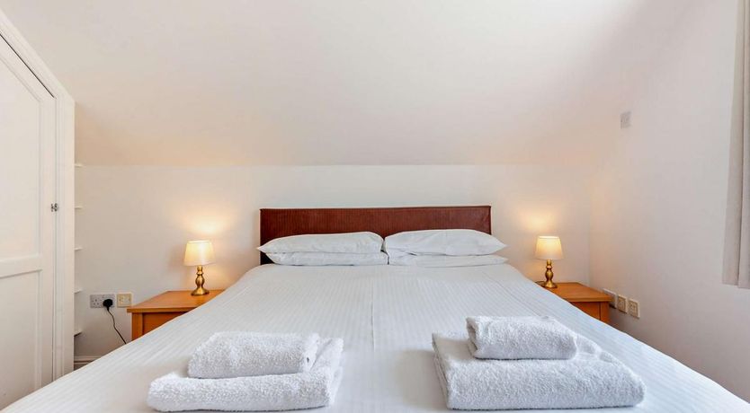 Photo of 2 Bed in Cosheston