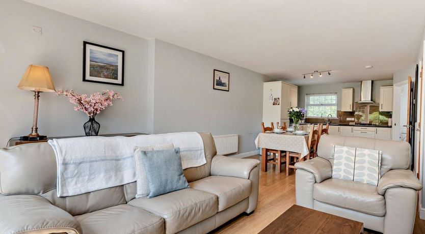 Photo of 2 Bed in Cosheston