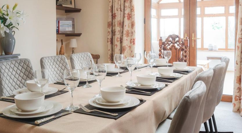 Photo of 5 Bed in Blaenplwyf