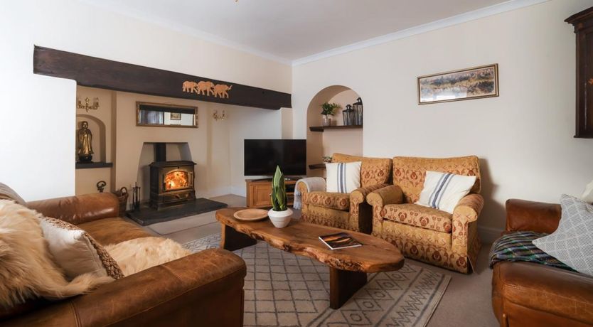 Photo of 5 Bed in Blaenplwyf