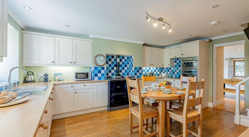 Photo of 5 Bed in Blaenplwyf