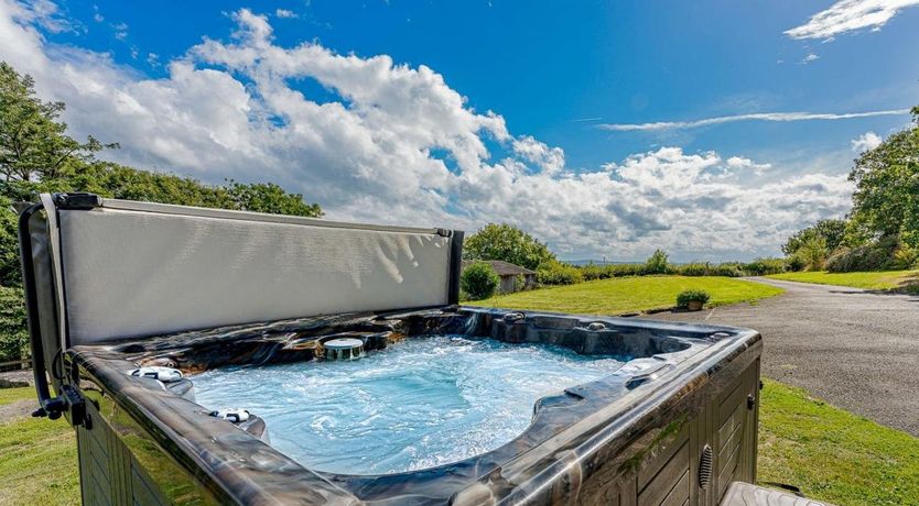 Photo of 5 Bed in Blaenplwyf