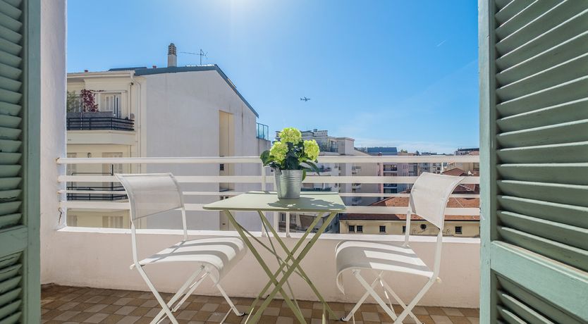 Photo of Celeste - Beautiful Art Deco Building