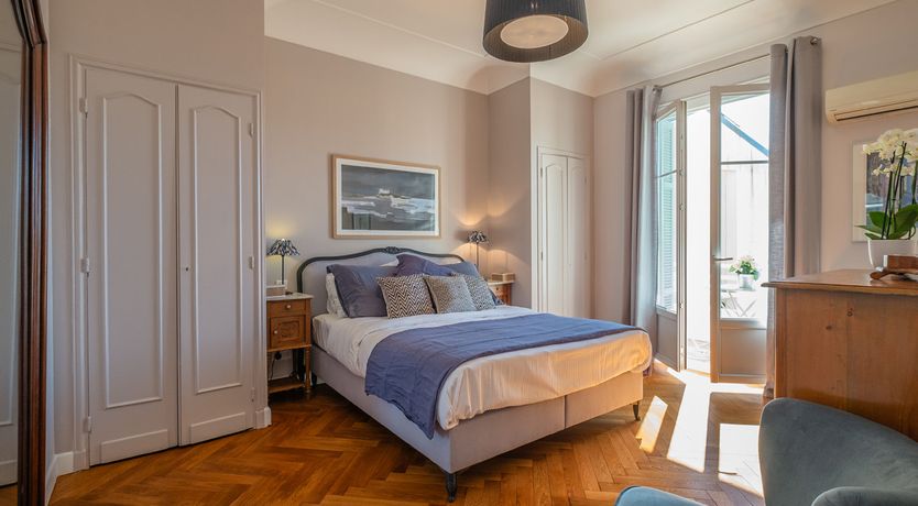 Photo of Celeste - Beautiful Art Deco Building