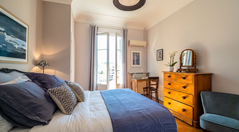 Photo of Celeste - Beautiful Art Deco Building