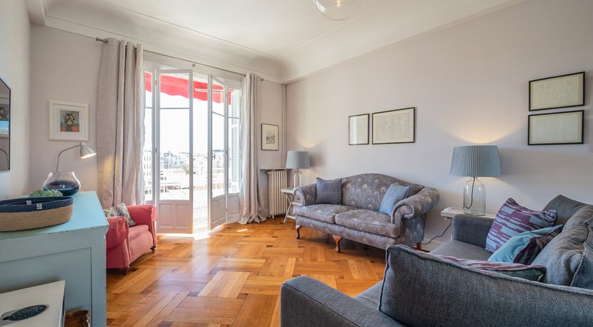 Photo of Celeste - Beautiful Art Deco Building