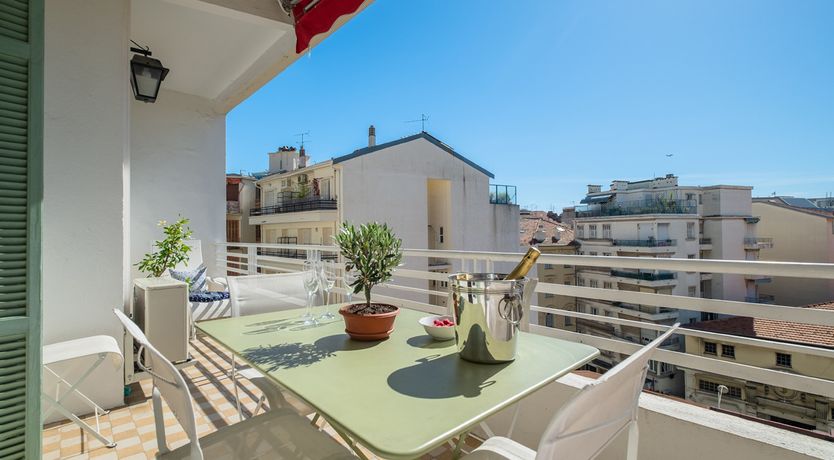 Photo of Celeste - Beautiful Art Deco Building