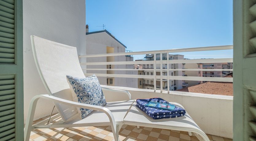 Photo of Celeste - Beautiful Art Deco Building