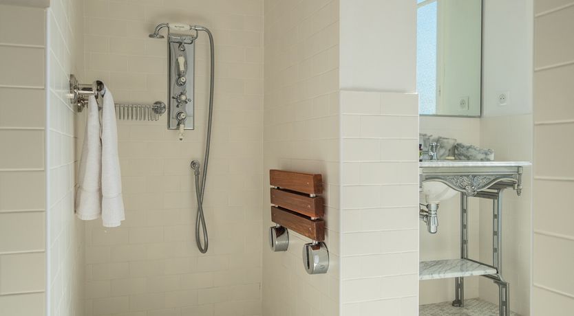 Photo of Celeste - Beautiful Art Deco Building