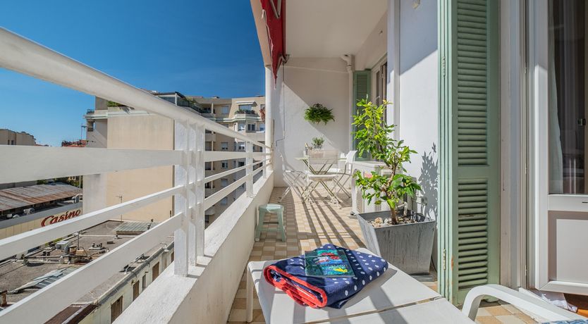 Photo of Celeste - Beautiful Art Deco Building