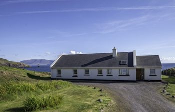 Clifftop House - At the edge of the world! Holiday Home