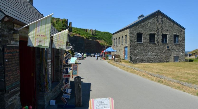 Photo of 1 Bed in Square and Compass