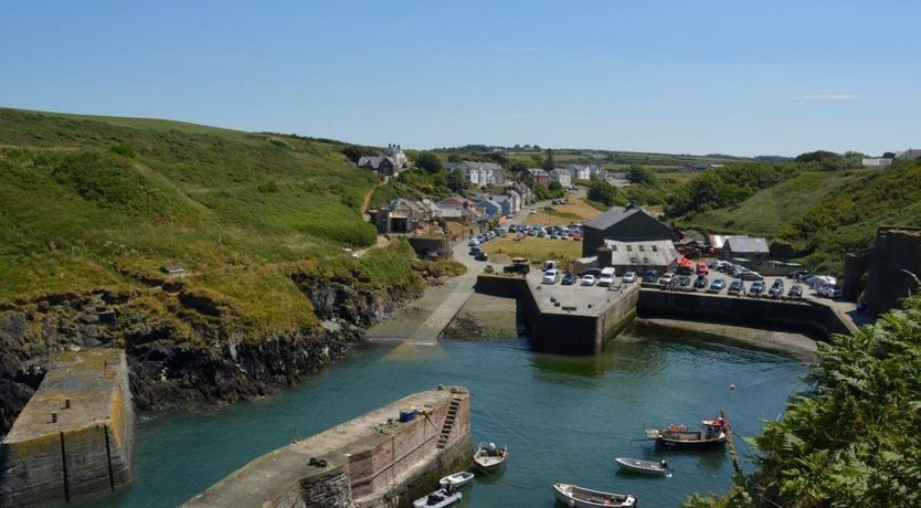 Photo of 1 Bed in Square and Compass