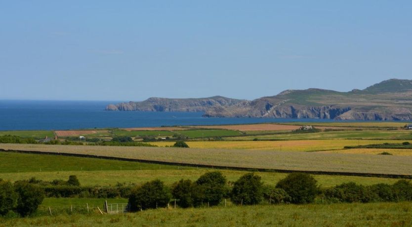 Photo of 1 Bed in Square and Compass