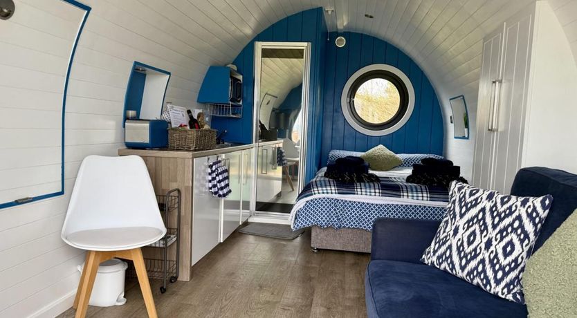 Photo of 1 Bed in Square and Compass