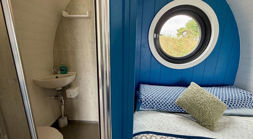 Photo of 1 Bed in Square and Compass