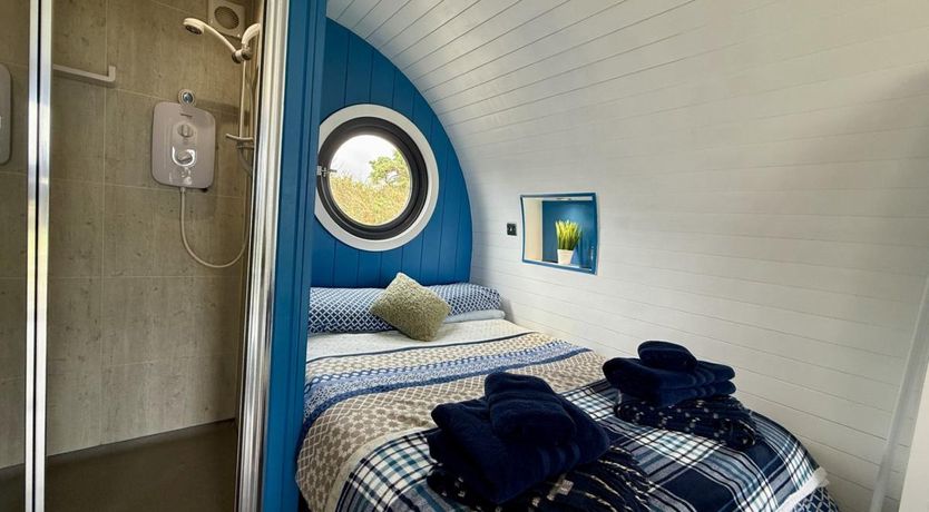 Photo of 1 Bed in Square and Compass