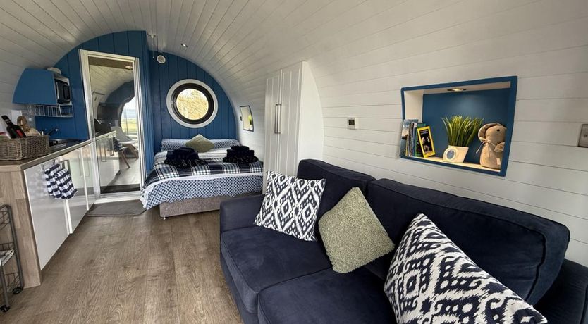 Photo of 1 Bed in Square and Compass