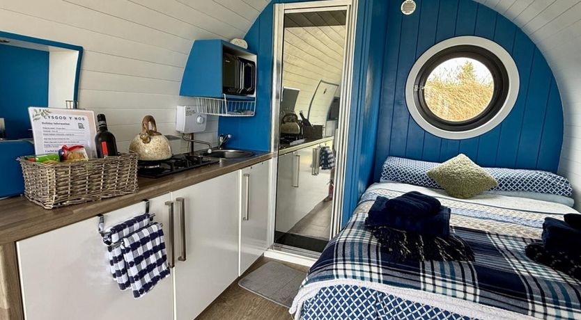 Photo of 1 Bed in Square and Compass