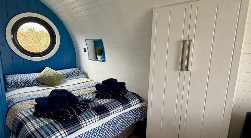 Photo of 1 Bed in Square and Compass