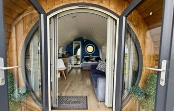 1 Bed in Square and Compass Holiday Cottage