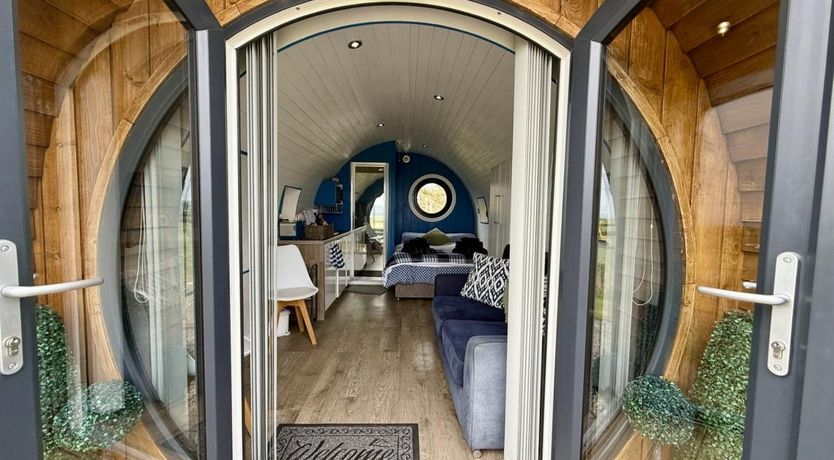 Photo of 1 Bed in Square and Compass