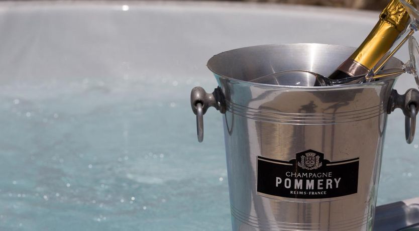 Photo of 5 Bed in Praze