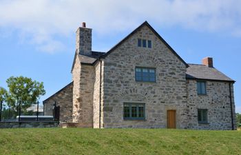 4 Bed in Denbigh Holiday Cottage