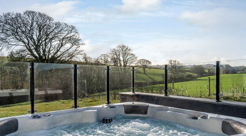 Photo of 4 Bed in Llannefydd