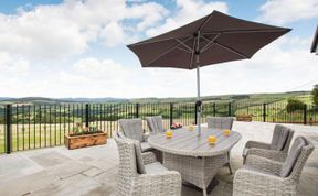 Photo of 4 Bed in Denbigh