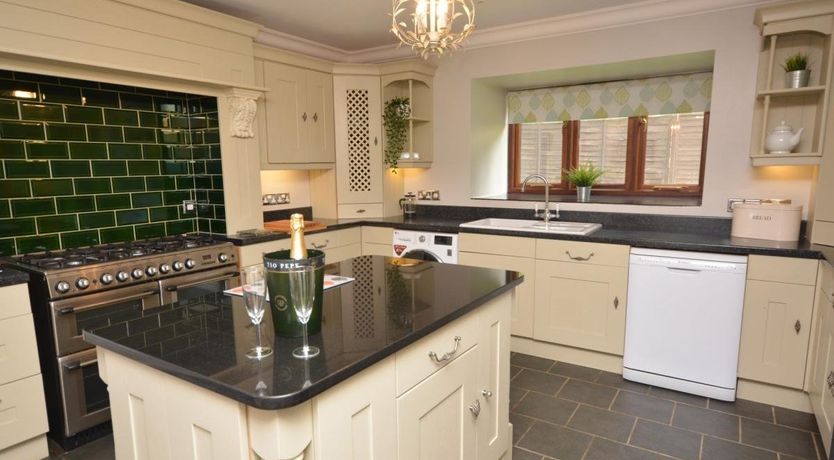 Photo of 3 Bed in South Molton