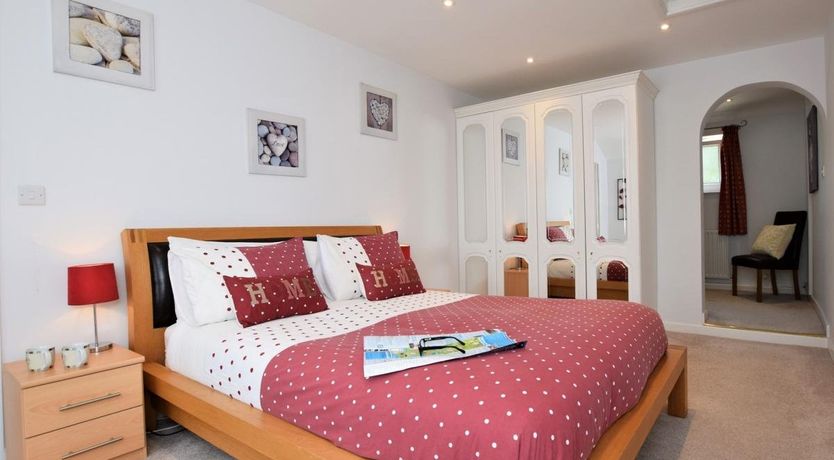 Photo of 1 Bed in Axminster