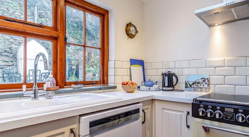 Photo of 4 Bed in Polruan