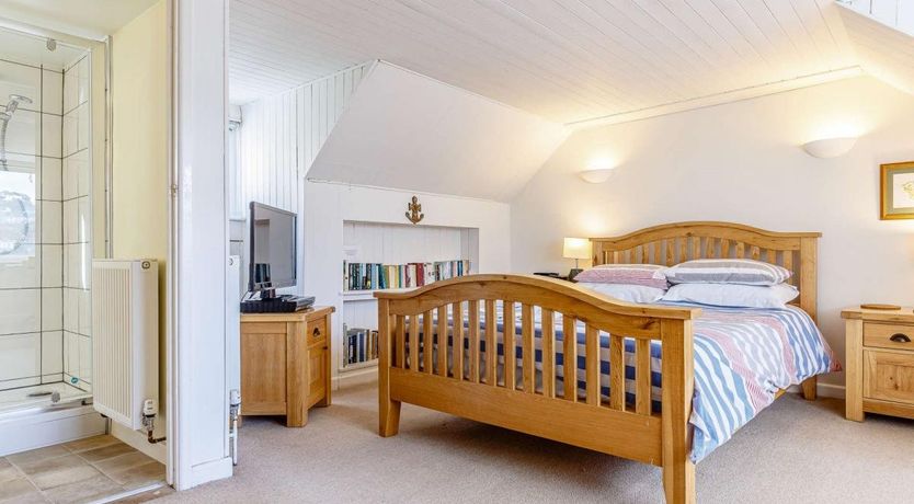 Photo of 4 Bed in Polruan