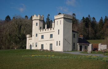 Country Castle.   Holiday Cottage