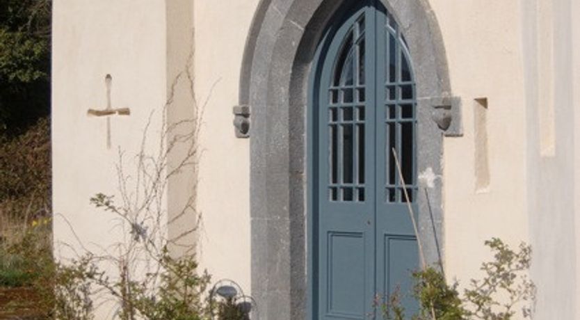 Photo of Country Castle.  