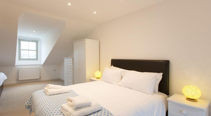 Photo of 3 Bed in Pentre-Cwrt