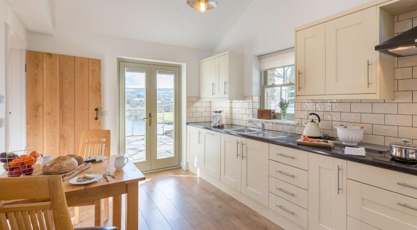 Photo of 3 Bed in Pentre-Cwrt