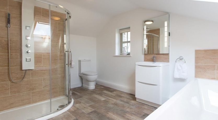 Photo of 3 Bed in Pentre-Cwrt