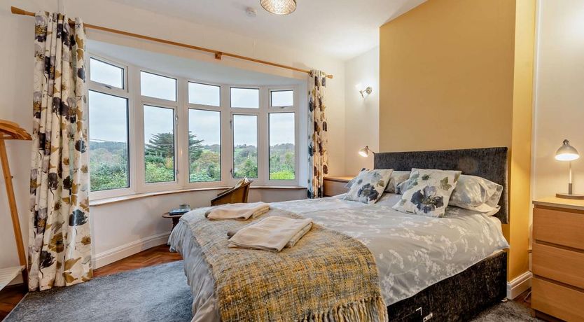 Photo of 4 Bed in Wisemans Bridge