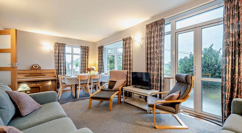 Photo of 4 Bed in Wisemans Bridge