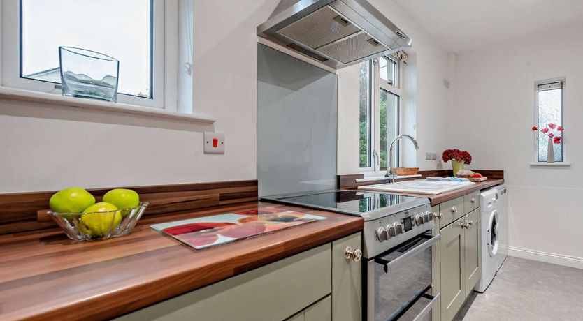 Photo of 4 Bed in Wisemans Bridge