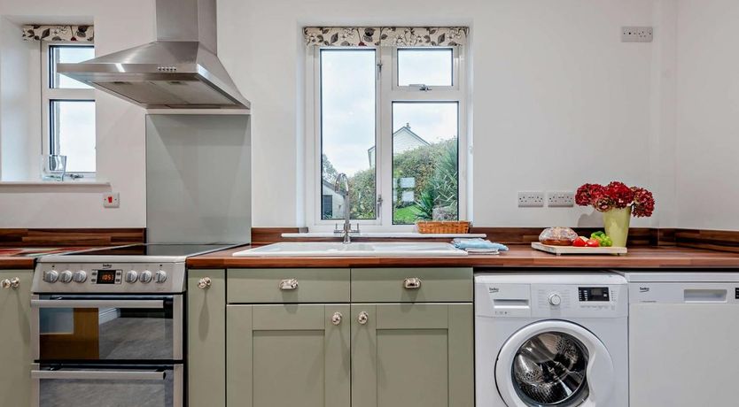 Photo of 4 Bed in Wisemans Bridge