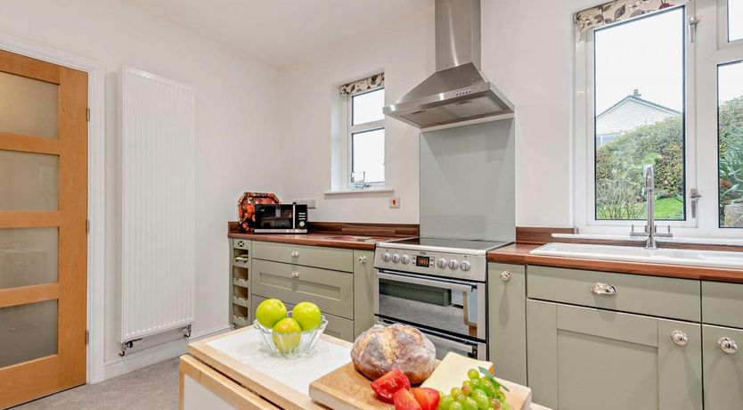 Photo of 4 Bed in Wisemans Bridge