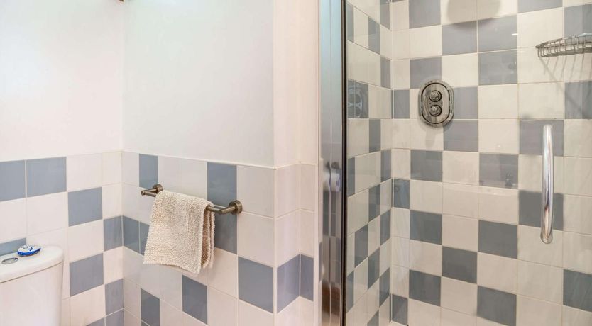 Photo of 3 Bed in Bridgend