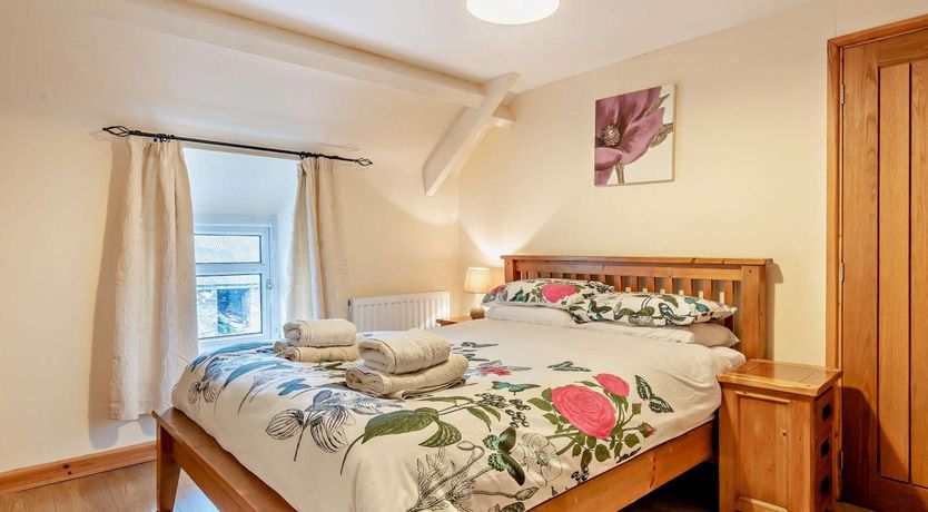 Photo of 2 Bed in Crickhowell