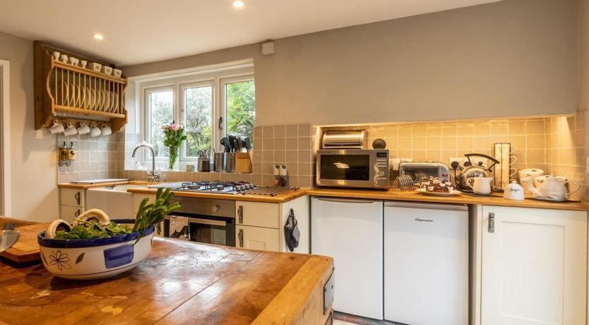 Photo of 2 Bed in Sway