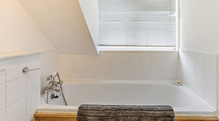 Photo of 2 Bed in Pett Level