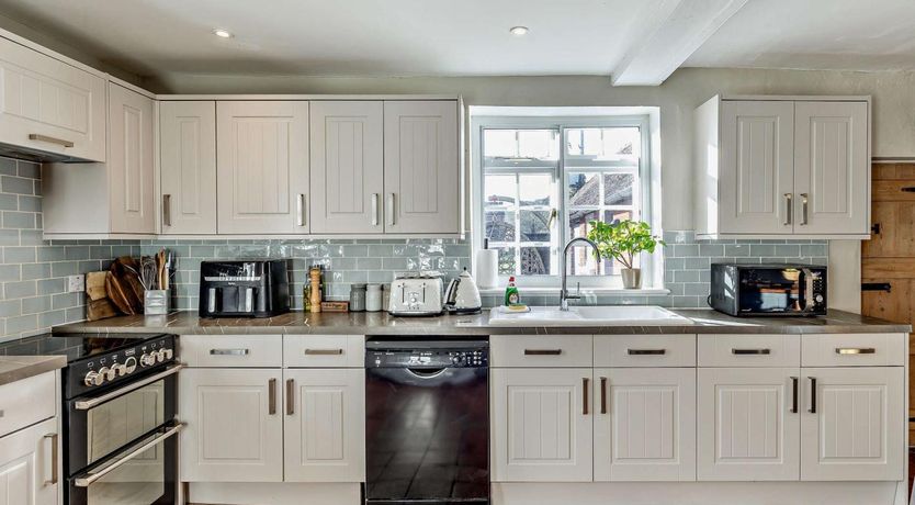 Photo of 6 Bed in Beaconsfield